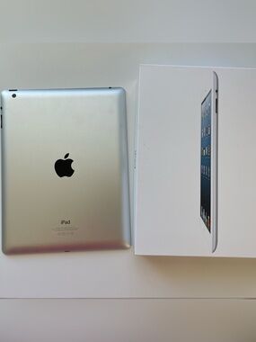 Original Apple iPad 4th Generation 16GB White A1458 MD513LL/A WiFi